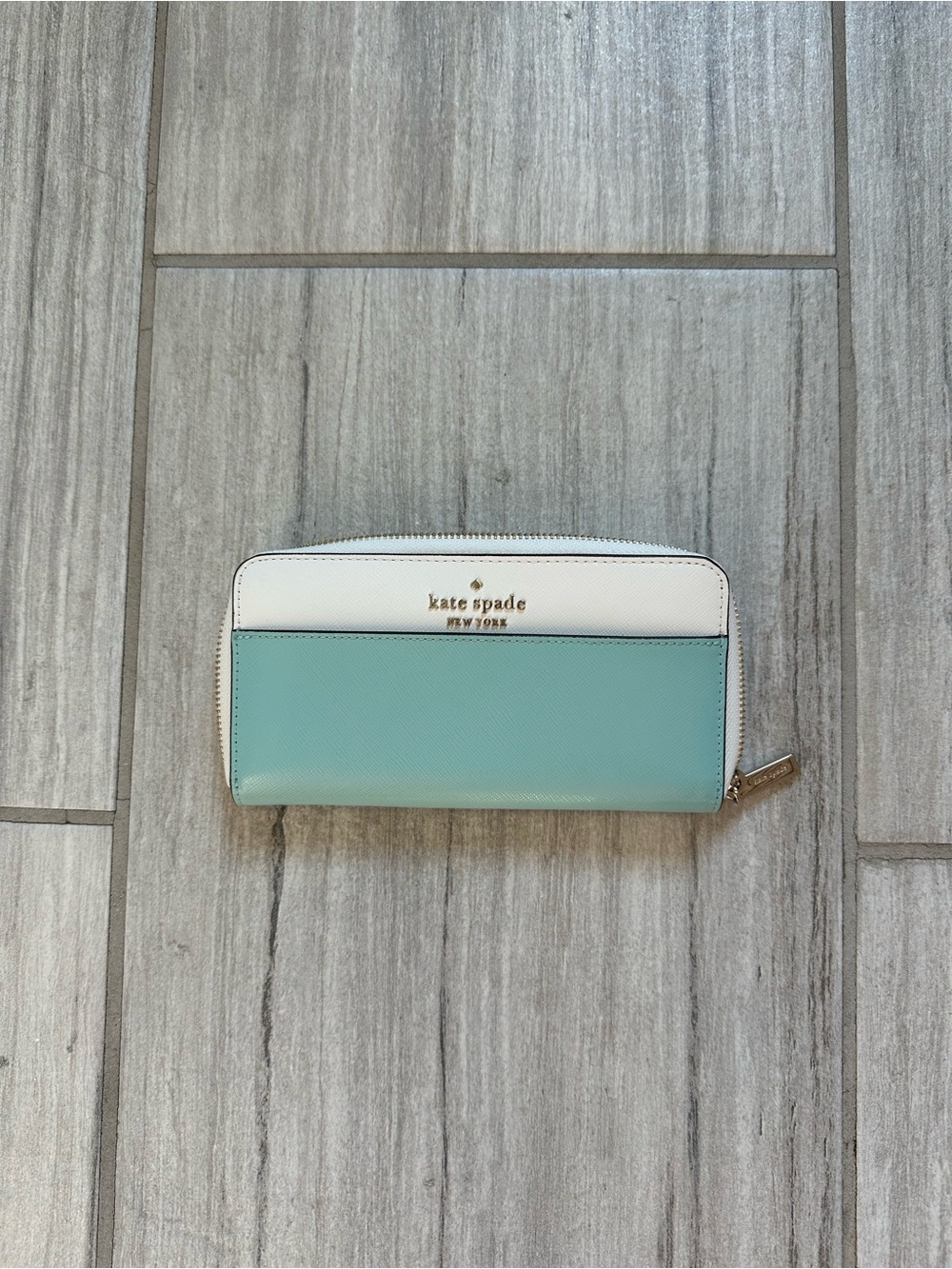 kate spade two-tone mint green and white zip-around wallet with gold logo